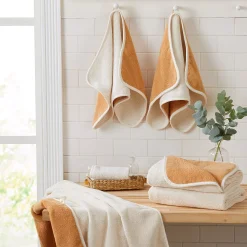Alternative view of Great Bay Home Vanessa Two-Toned Reversible 2-pack Bath Towel Set